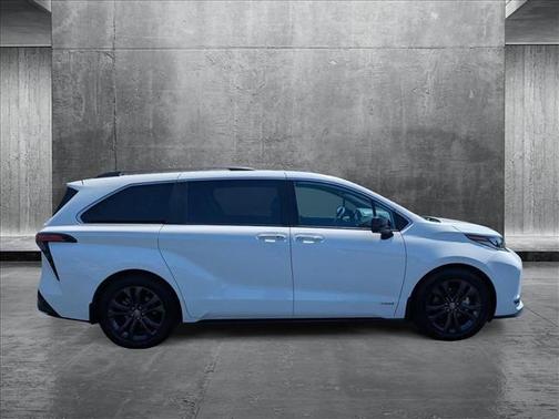 2021 Toyota Sienna XSE 7 Passenger