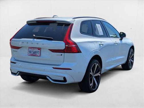 2022 Volvo XC60 B5 R-Design