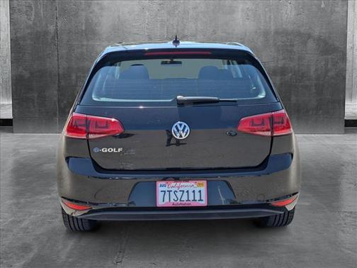 2016 Volkswagen e-Golf SE