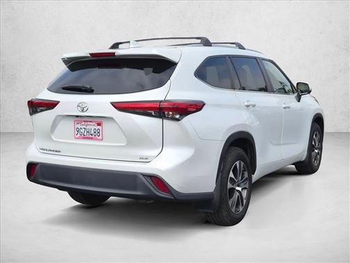 Wind Chill Pearl 2023 Toyota Highlander XLE
