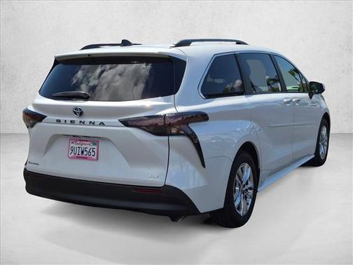 Wind Chill Pearl 2025 Toyota Sienna XLE