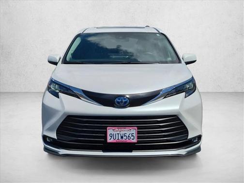 Wind Chill Pearl 2025 Toyota Sienna XLE