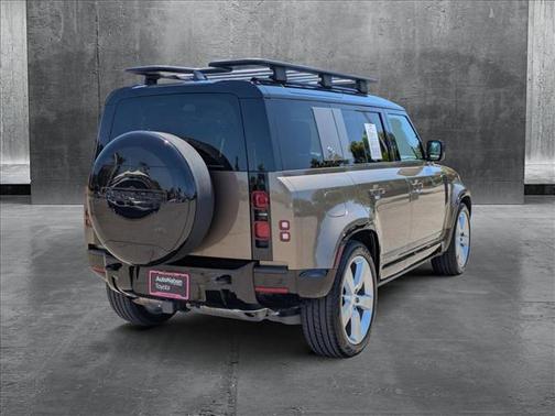 2024 Land Rover Defender 110 P400 X-Dynamic SE