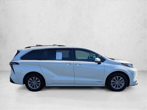 2021 Toyota Sienna XLE 8 Passenger