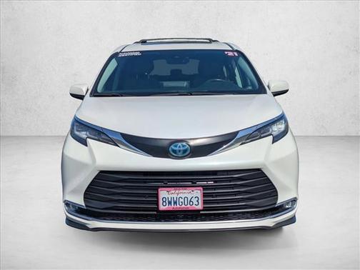 2021 Toyota Sienna XLE 8 Passenger