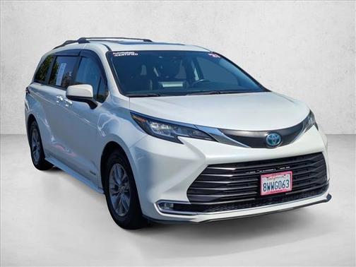 2021 Toyota Sienna XLE 8 Passenger