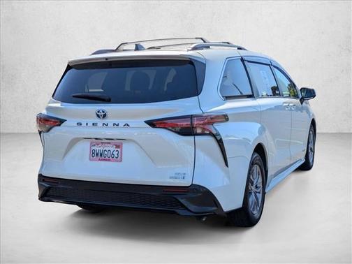 2021 Toyota Sienna XLE 8 Passenger