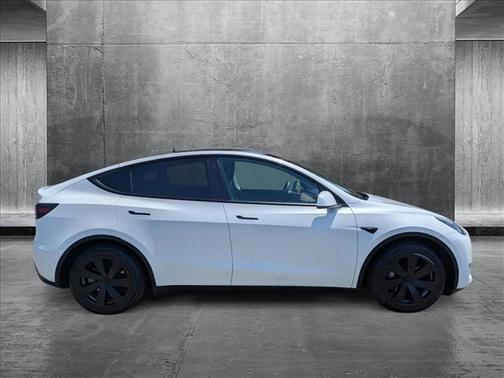 2022 Tesla Model Y Long Range Dual Motor All-Wheel Drive
