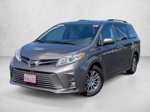 2019 Toyota Sienna XLE