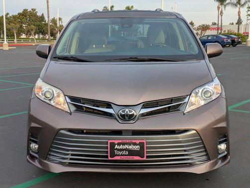 2020 Toyota Sienna XLE