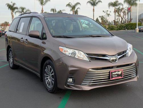 2020 Toyota Sienna XLE