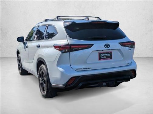 2025 Toyota Highlander Hybrid XLE