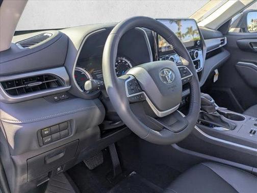 2025 Toyota Highlander Hybrid XLE