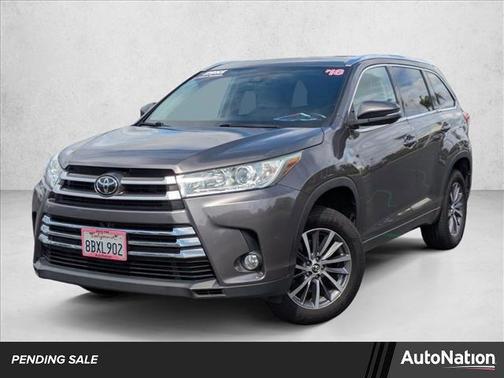 Silver/Gray 2018 Toyota Highlander XLE