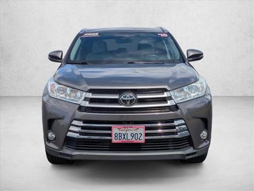 Silver/Gray 2018 Toyota Highlander XLE
