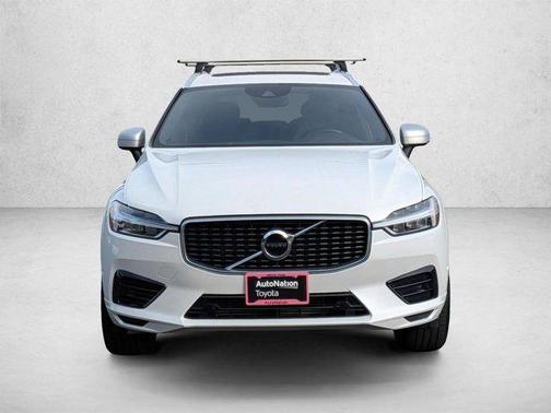 Crystal White Pearl Metallic 2019 Volvo XC60 Recharge Plug-In Hybrid T8 R-Design