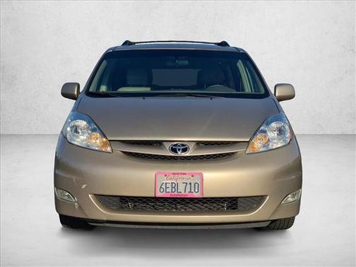 Gold 2008 Toyota Sienna XLE