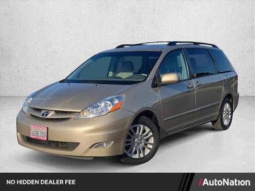 Gold 2008 Toyota Sienna XLE