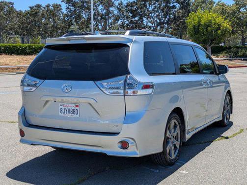 2019 Toyota Sienna SE