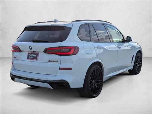2022 BMW X5 M50i