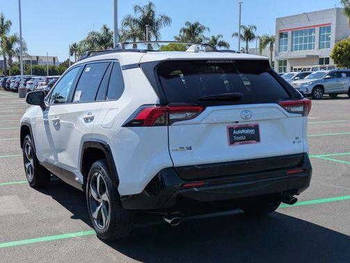 2025 Toyota RAV4 Hybrid SE