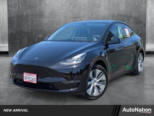2022 Tesla Model Y Long Range Dual Motor All-Wheel Drive