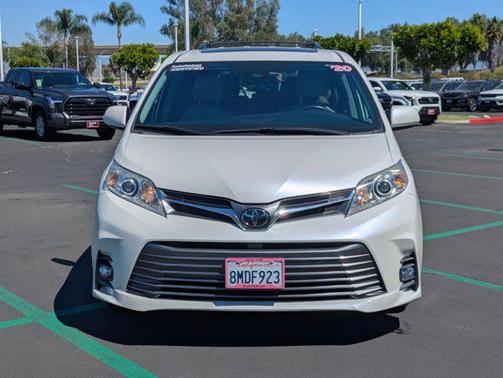 2020 Toyota Sienna XLE