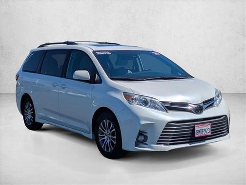 2020 Toyota Sienna XLE