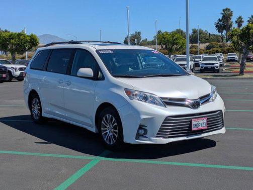 2020 Toyota Sienna XLE