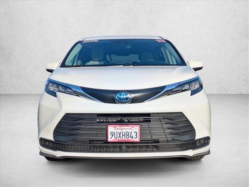 2025 Toyota Sienna LE