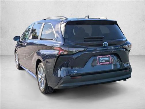 2025 Toyota Sienna XLE