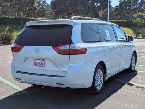 2017 Toyota Sienna XLE