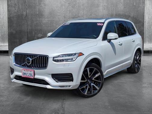 2020 Volvo XC90 T6 Momentum
