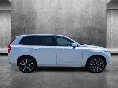 2020 Volvo XC90 T6 Momentum