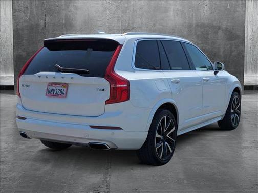 2020 Volvo XC90 T6 Momentum