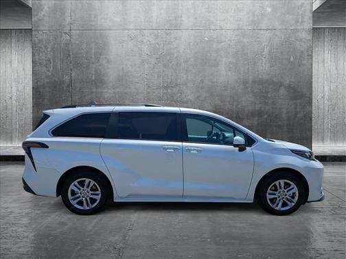 2024 Toyota Sienna XLE 7 Passenger