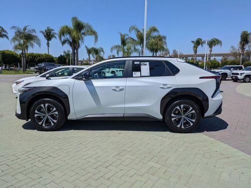 2025 Toyota bZ4X XLE