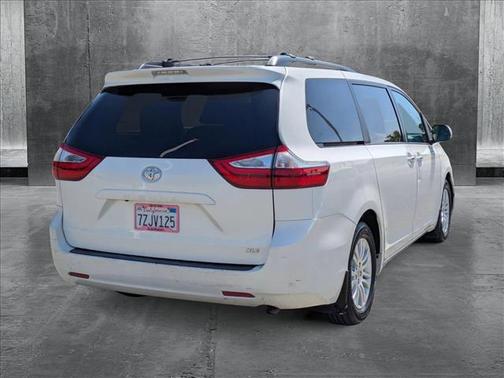 2017 Toyota Sienna XLE