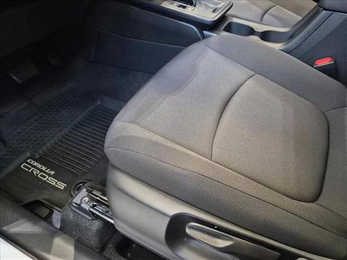 Wind Chill Pearl 2026 Toyota Corolla Cross LE