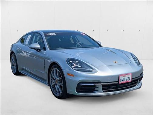 2018 Porsche Panamera 4