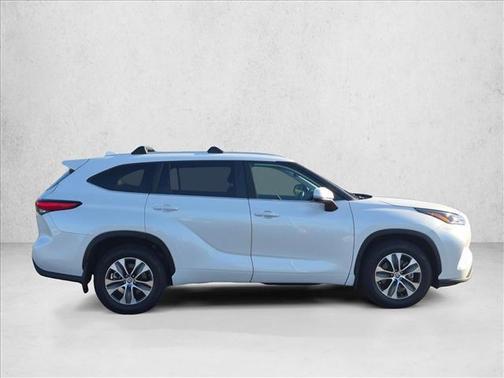 Wind Chill Pearl 2023 Toyota Highlander XLE