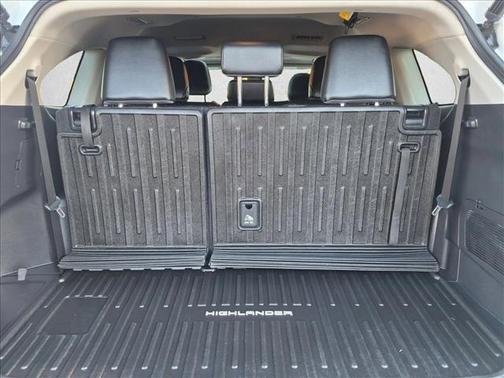Wind Chill Pearl 2023 Toyota Highlander XLE