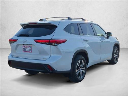 Wind Chill Pearl 2023 Toyota Highlander XLE