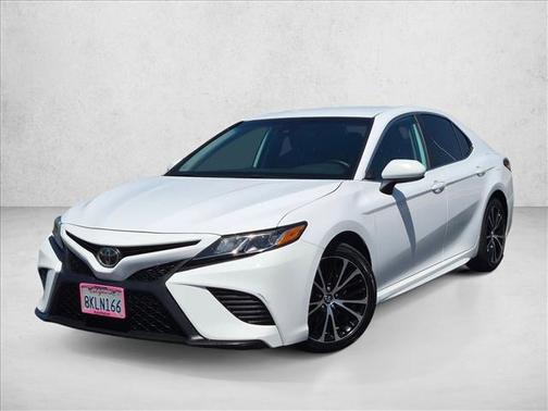 Super White 2019 Toyota Camry SE
