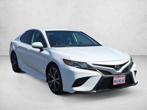 Super White 2019 Toyota Camry SE