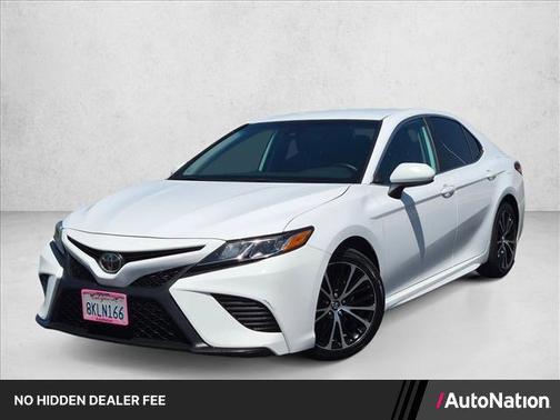 Super White 2019 Toyota Camry SE