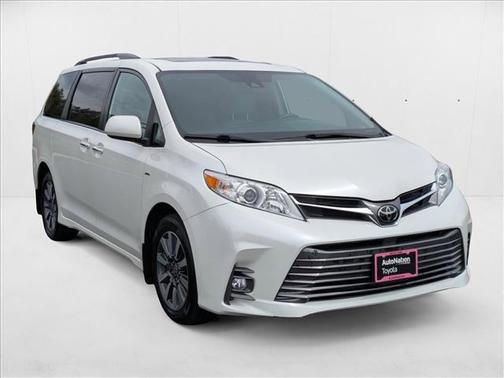 2020 Toyota Sienna XLE