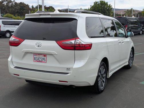 2020 Toyota Sienna XLE