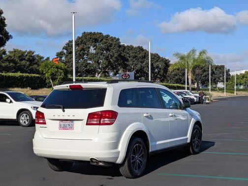 Vice White 2018 Dodge Journey SE