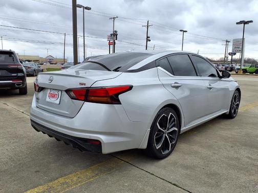 Brilliant Silver Metallic 2024 Nissan Altima 2.5 SR
